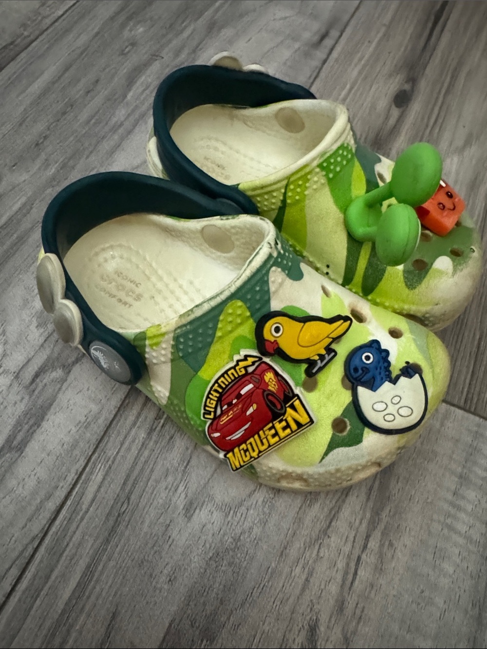 CROCS Kids Green Camo Slip-On Clogs with Character Jibbitz 6